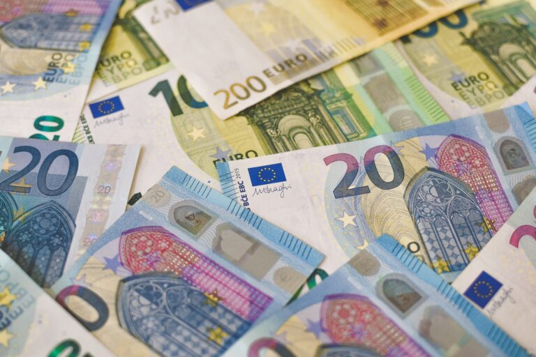 Germany Raising Minimum Wage To &euro;14.60 By 2027