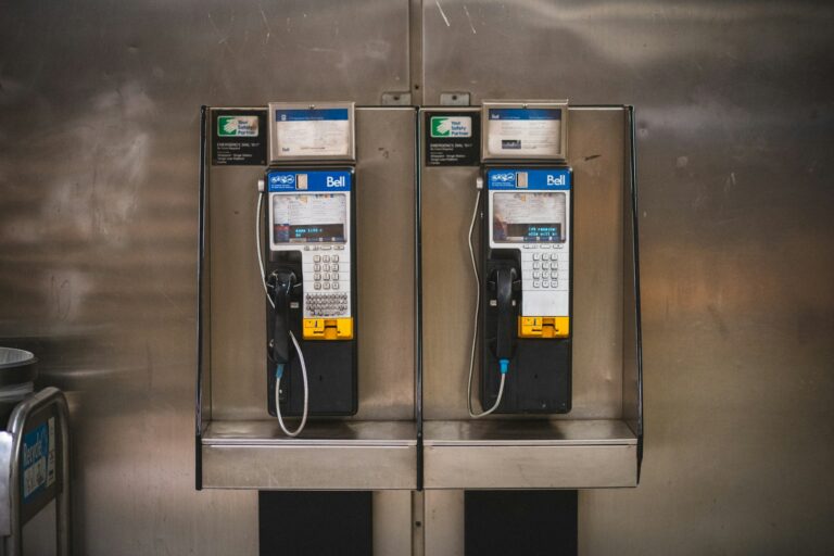 Town In Vermont, USA Brings Back Free Payphones To Compensate For Lack Of Mobile Coverage